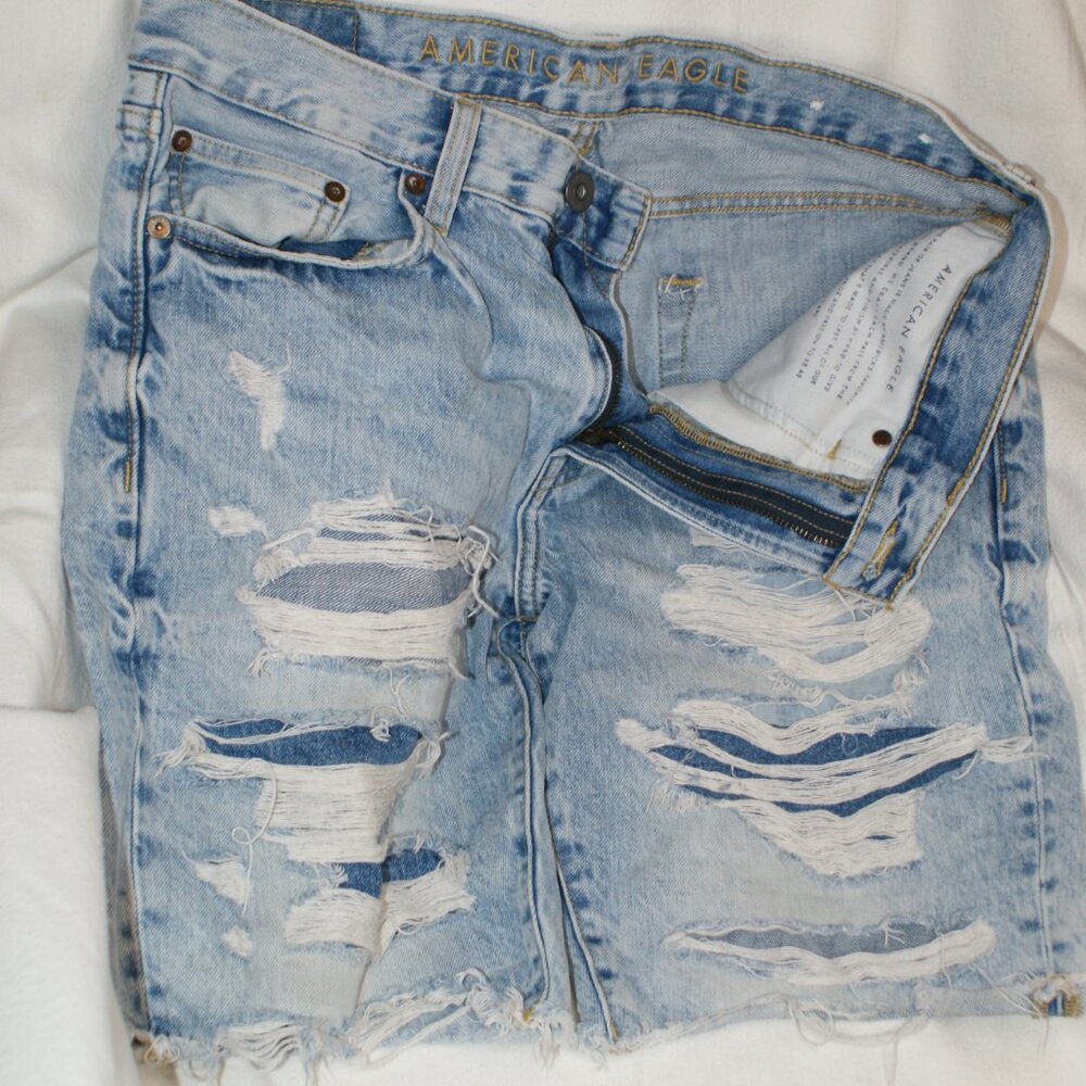 American Eagle StoneWashed Jeans Shorts Size 31 x 9 Distressed
